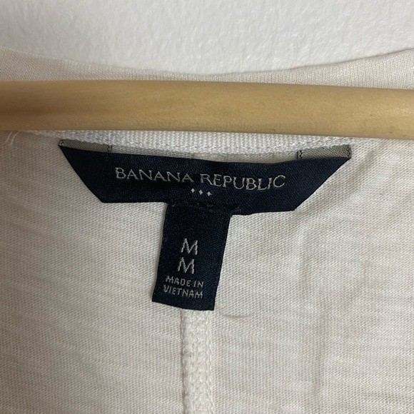 Banana republic with t-shirt with graphic design. - Picture 5 of 7